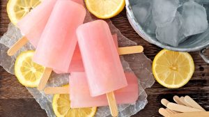 Pink-Lemonade-Moonshine-Popsicles