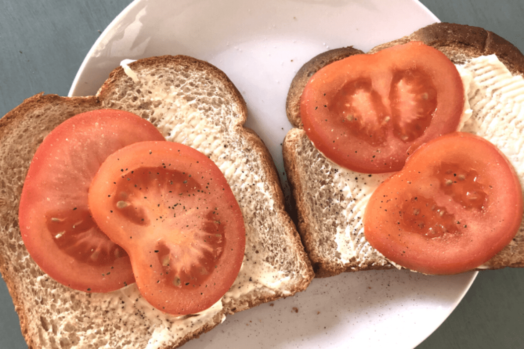 tomato mayo sandwich