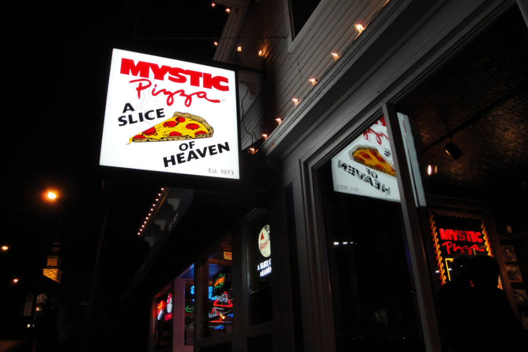 mystic pizza restaurant