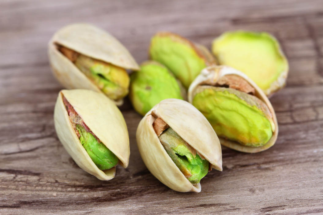 how do pistachios grow